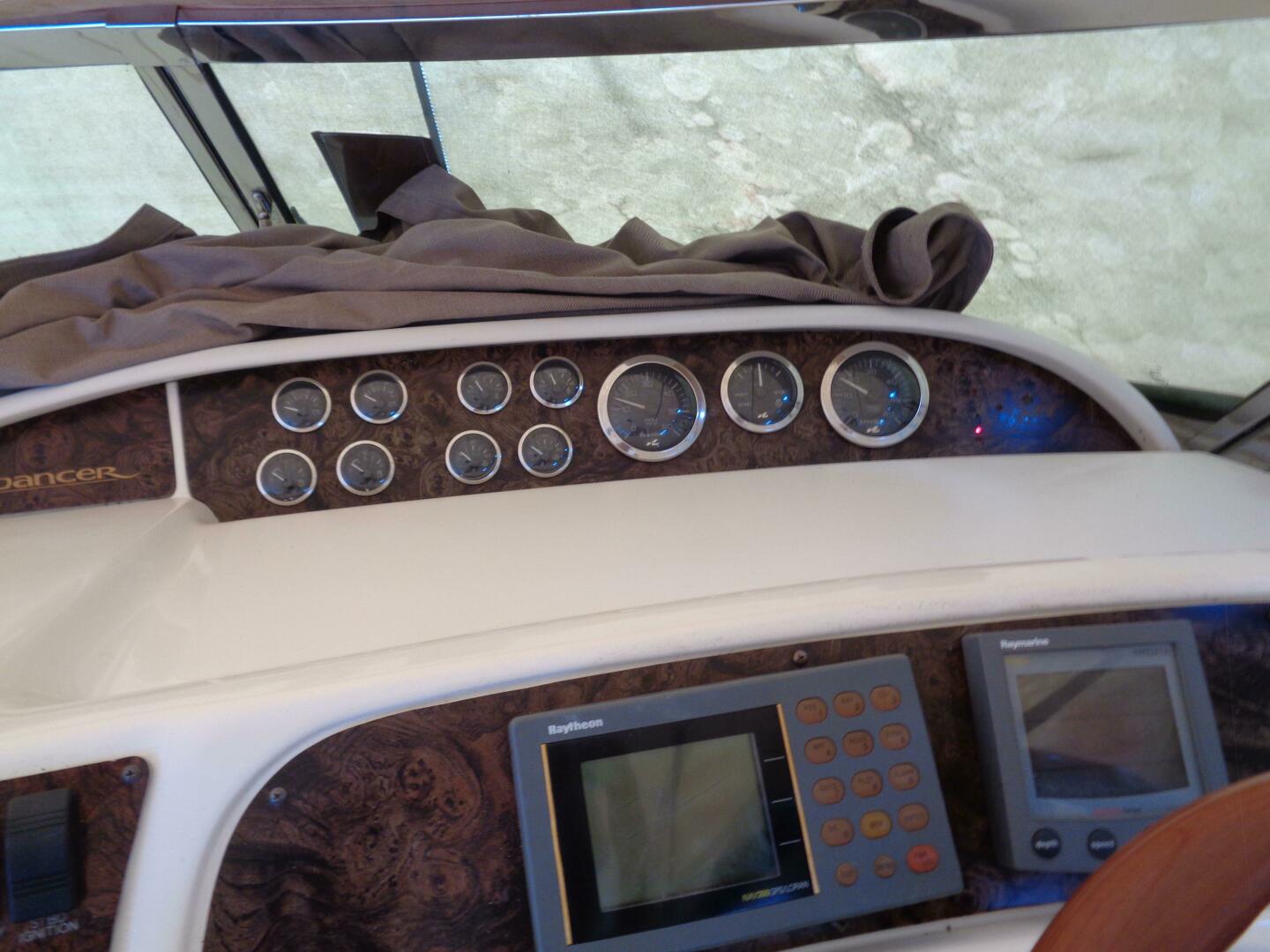 1997 Sea Ray 370 Sundancer - Image 12