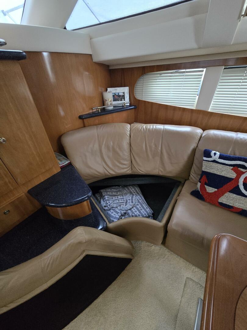 2002 Carver 444 Cockpit Motor Yacht - Image 30