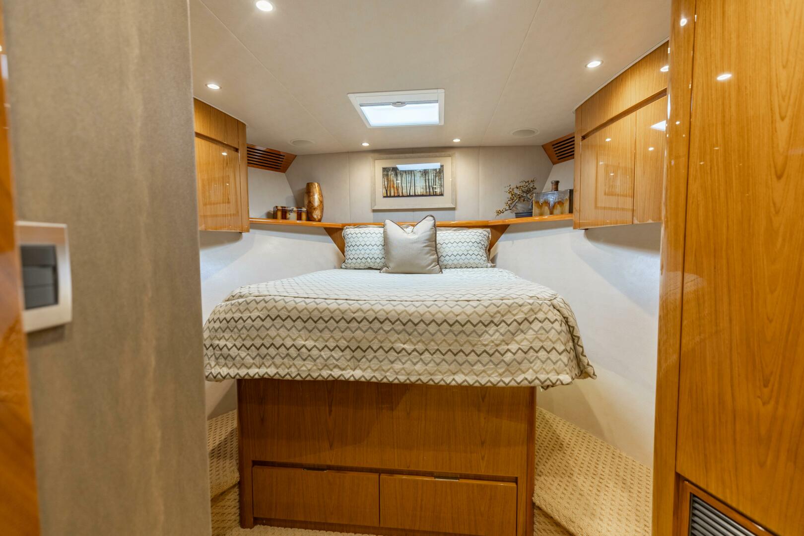 2013 Viking 76 Convertible - Image 33