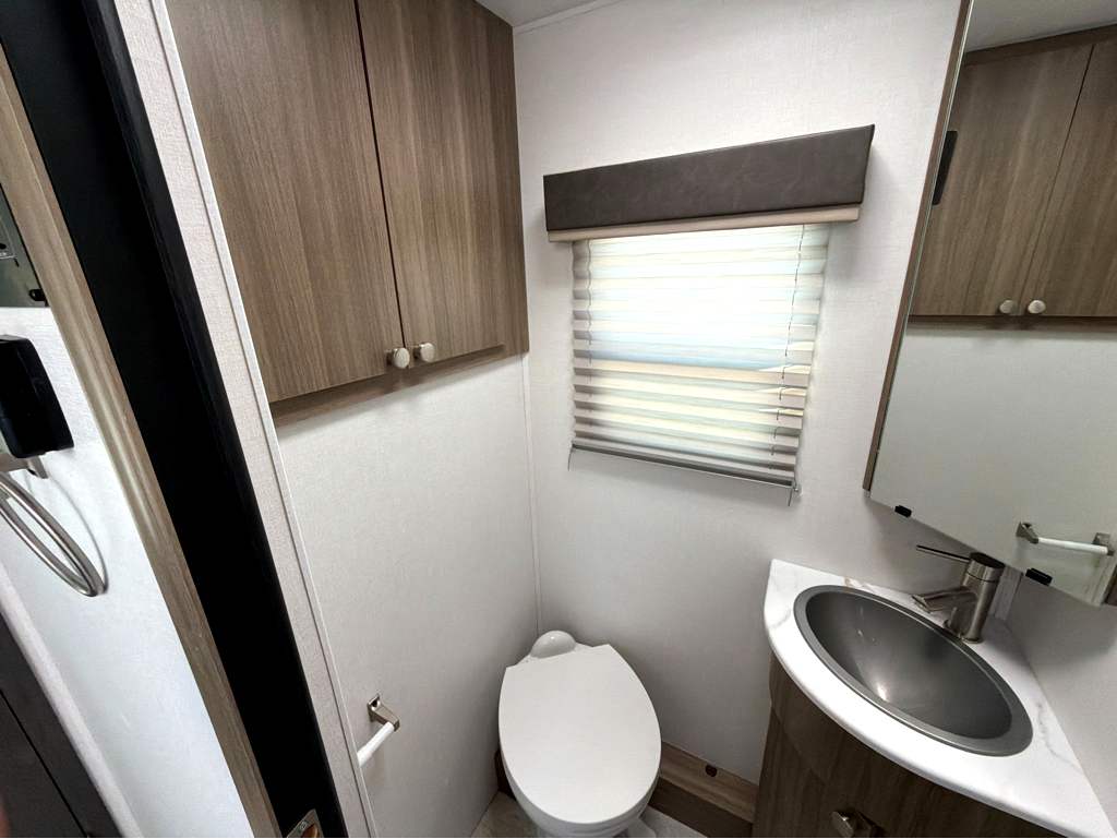 2027 Coachmen Freelander 30RS - Image 16