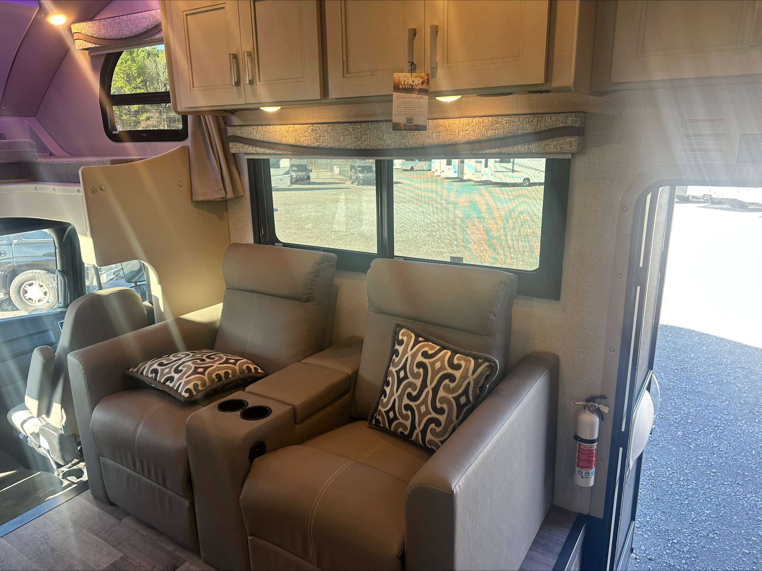 2026 THOR MOTOR COACH PASADENA 38FX - Image 15