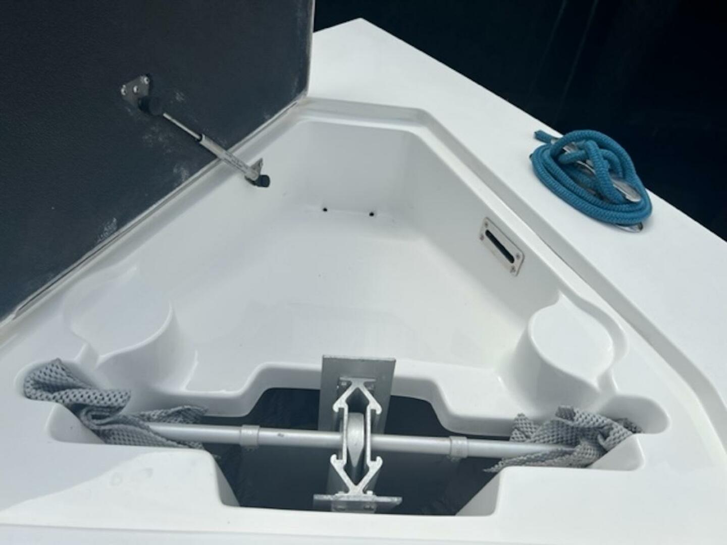 2008 Spectre 34 Center Console - Image 35