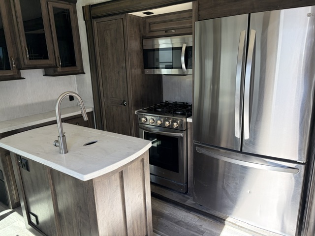 2022 Forest River Sandpiper Luxury 379FLOK - Image 10