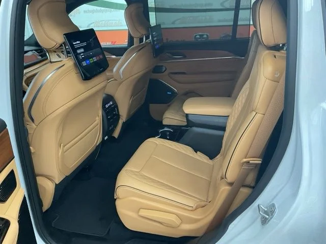 2025 Jeep Grand-Cherokee-L Laredo Altitude 4x4 - Image 22