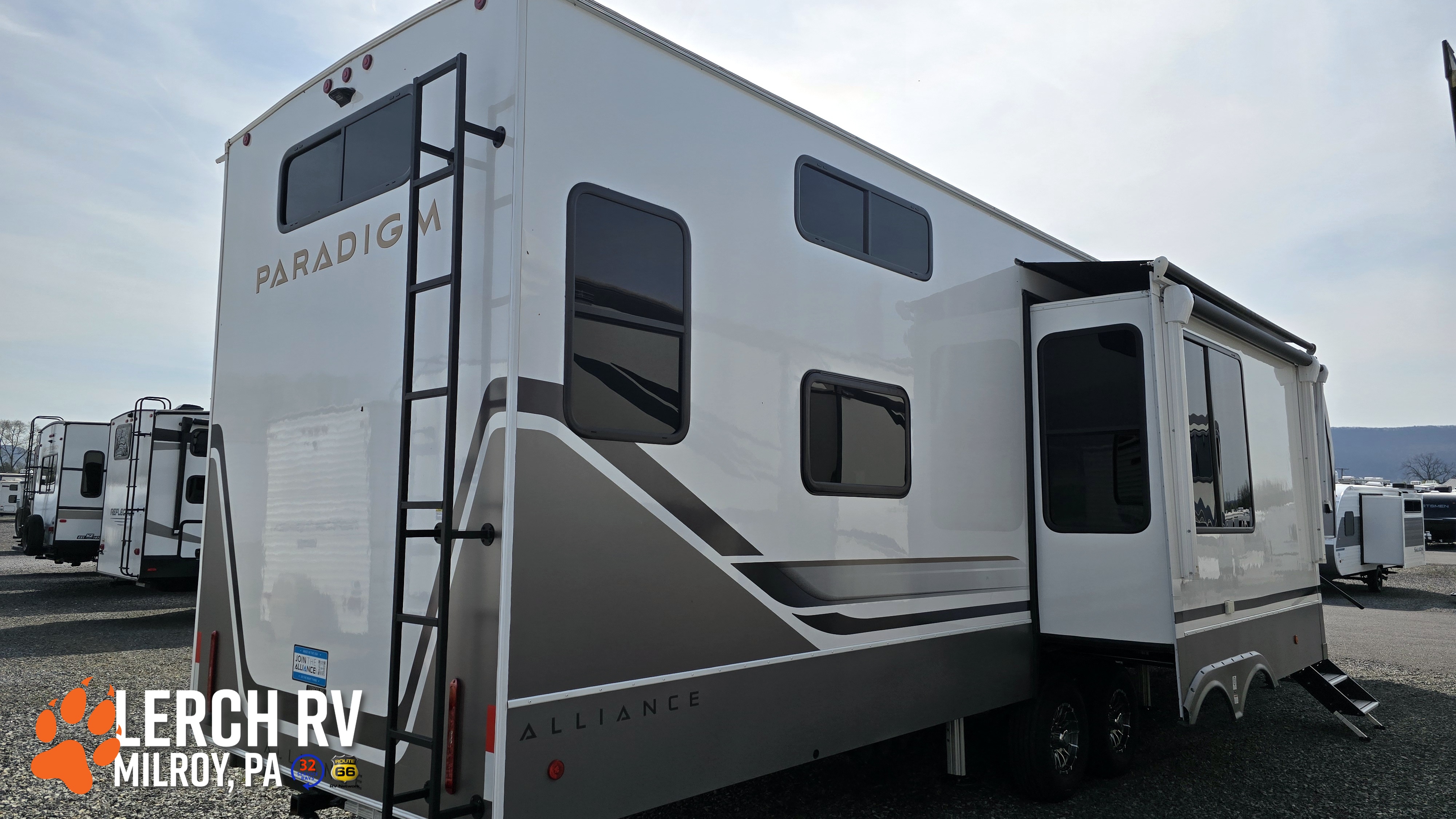 2025 Alliance RV Paradigm 395DS - Image 10