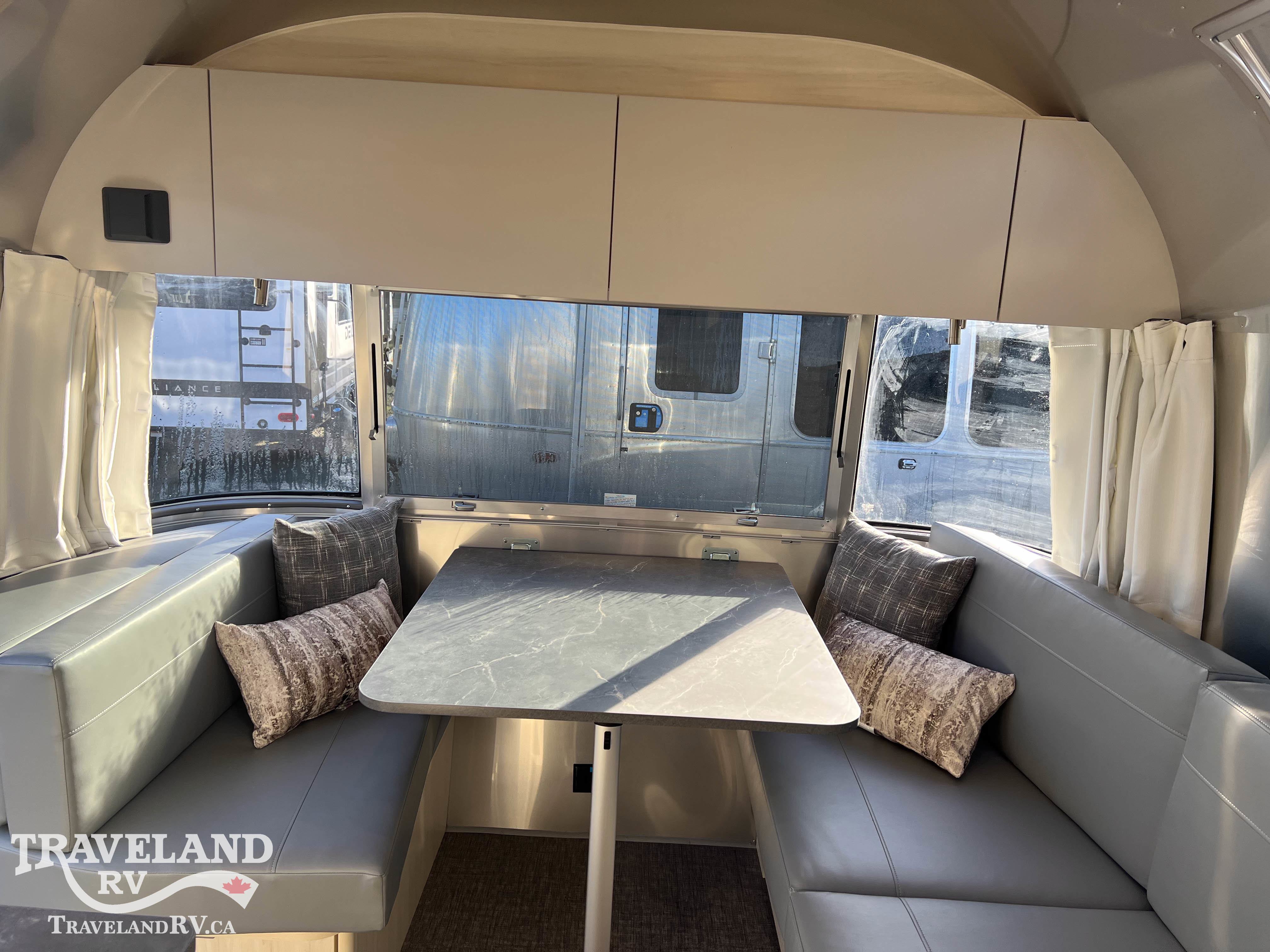 2026 Airstream Flying Cloud 25FB - Image 8