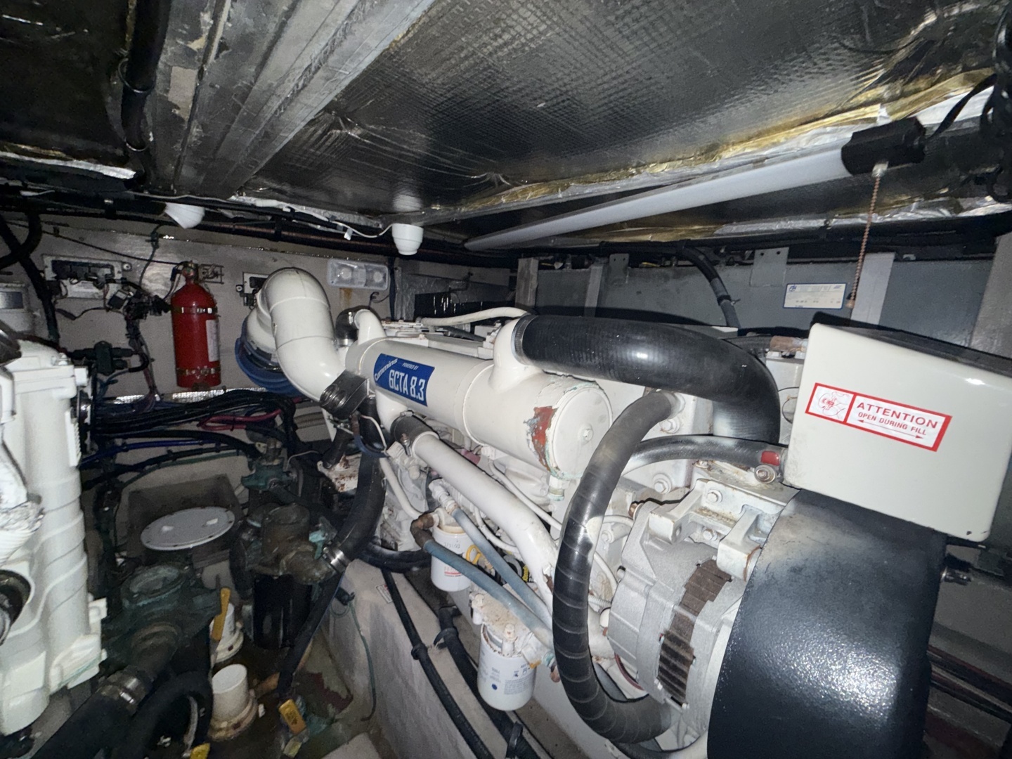 2004 Sea Ray 390 Motor Yacht - Image 18