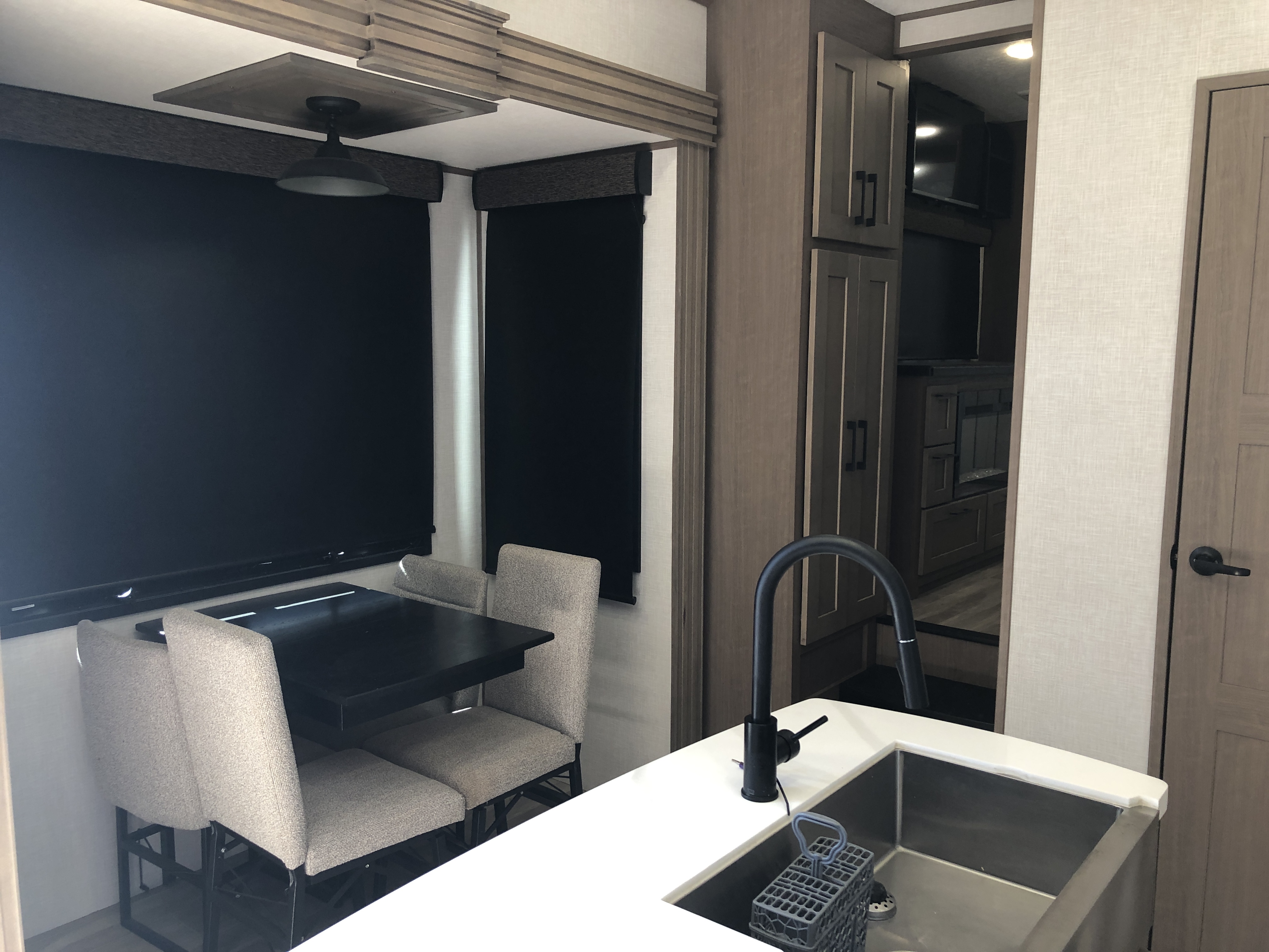 2024 KZ RV Durango Gold G386FLF - Image 21