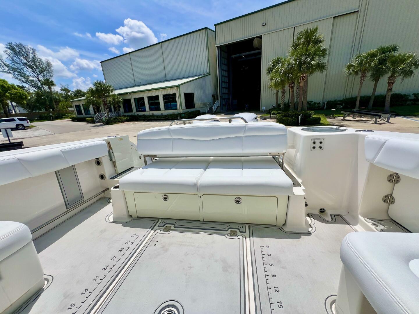 2019 Robalo R317 - Image 5
