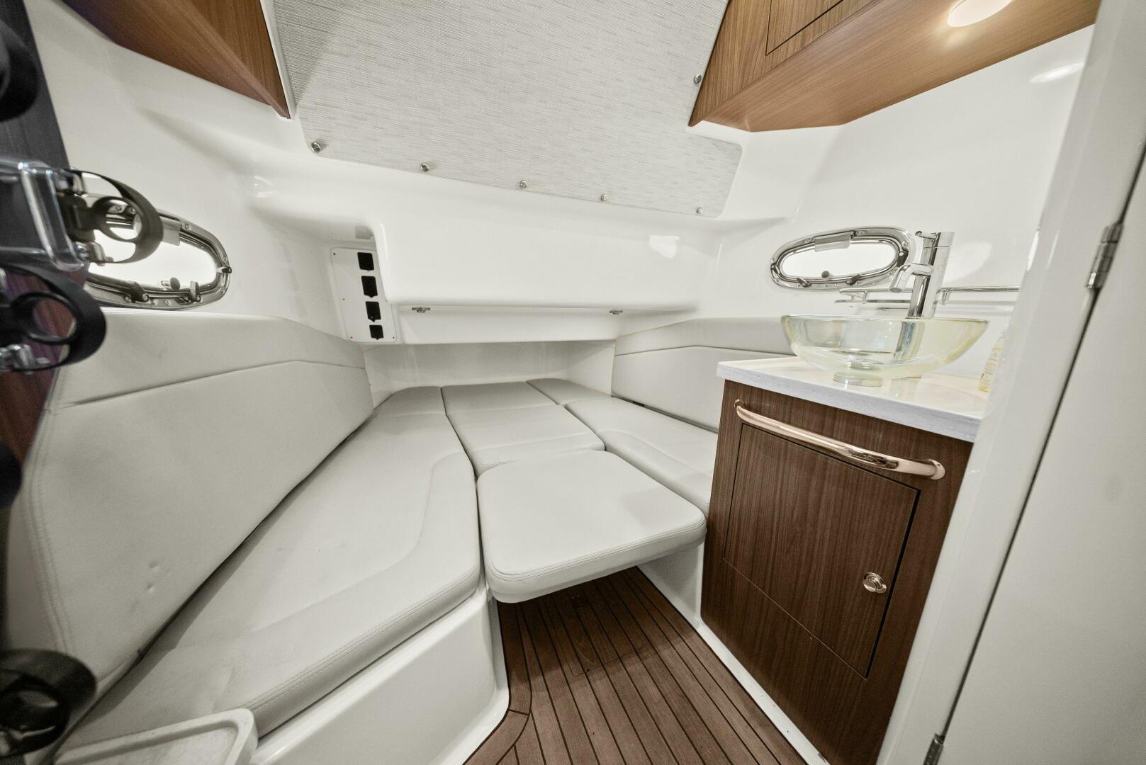 2019 Boston Whaler 380 Outrage - Image 5