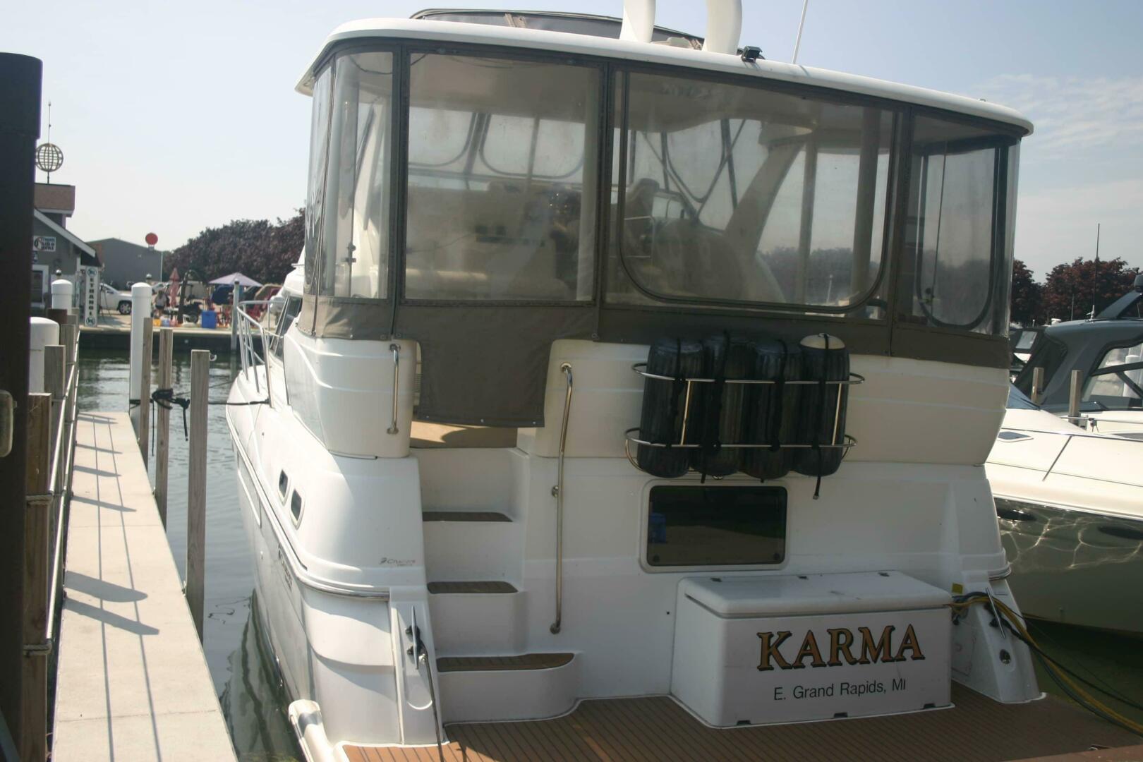 2001 Cruisers Yachts 3750 Motor Yacht - Image 16