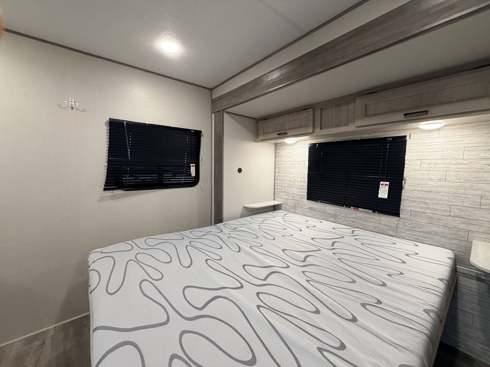 2024 Coachmen Catalina Legacy Edition 263FKDS - Image 13