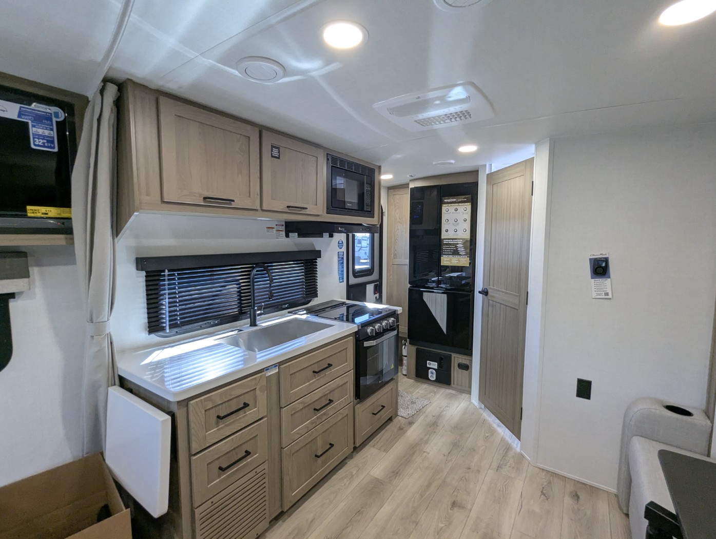 2027 Forest River Rockwood Mini Lite 2109S - Image 21