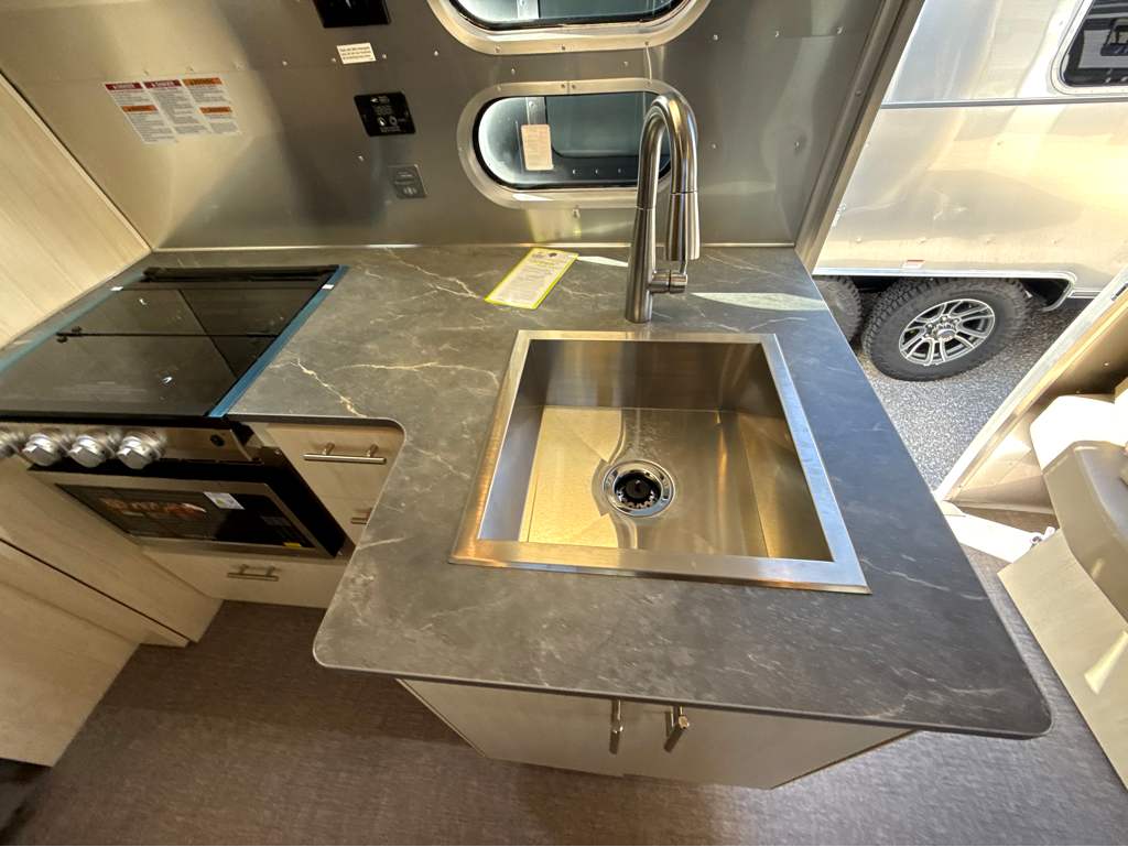 2026 AIRSTREAM FLYING CLOUD 25FBQ - Image 16