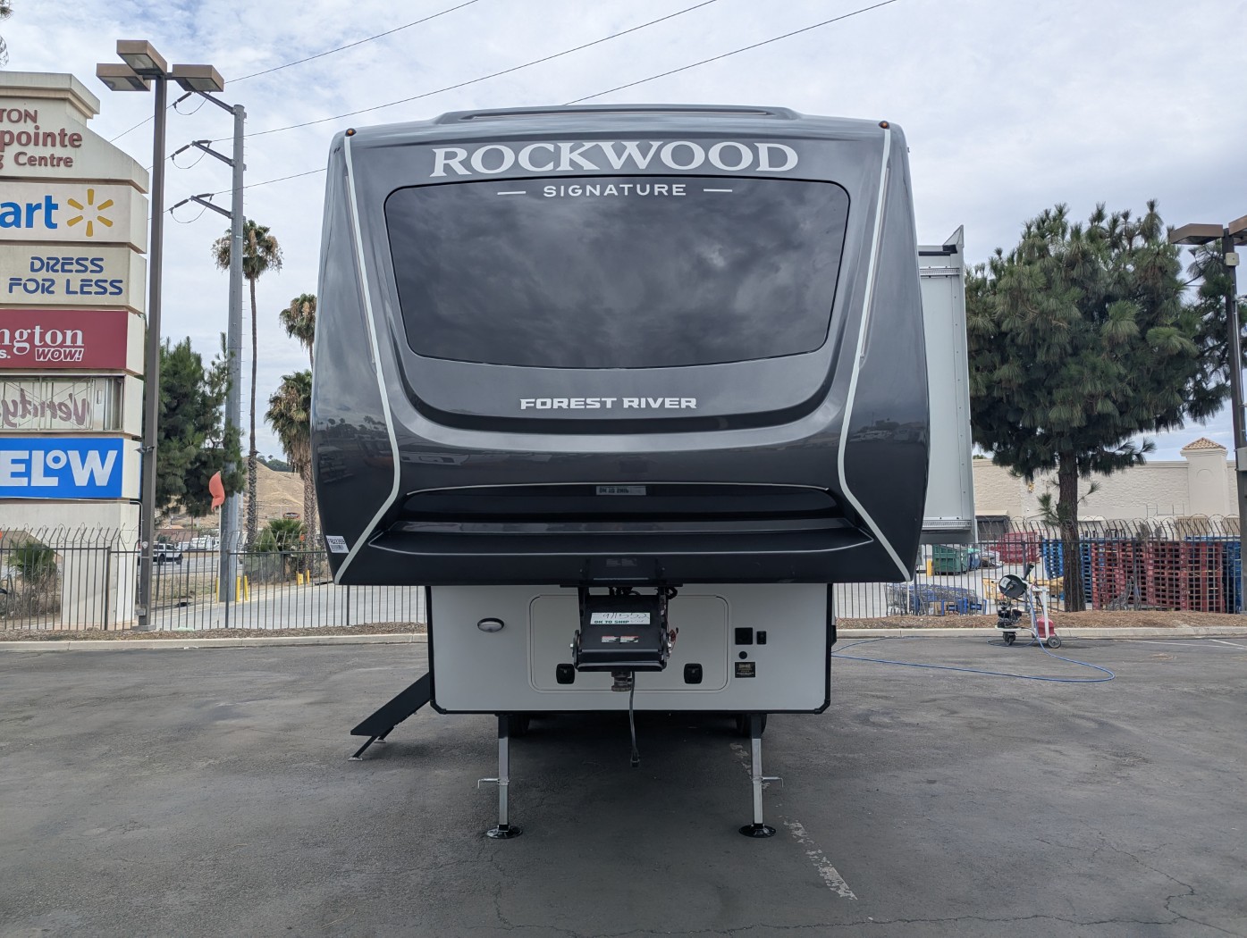 2027 Forest River Rockwood Signature 290SFK - Image 2