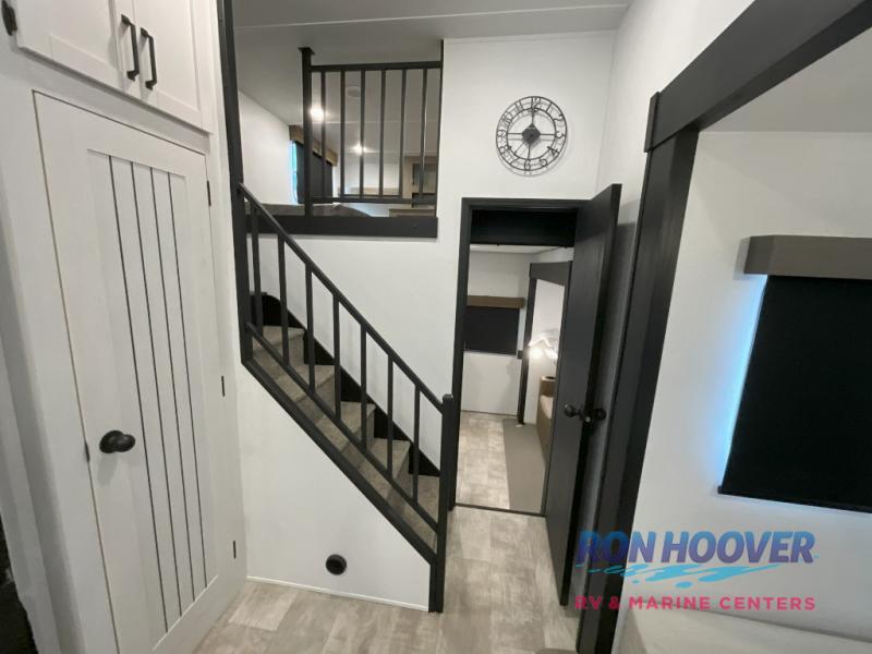 2026 PALOMINO 429LFT - Image 18