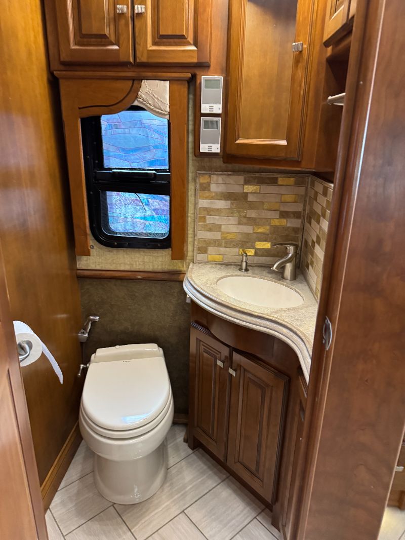 2014 Tiffin Allegro Bus 45 LP - Image 12