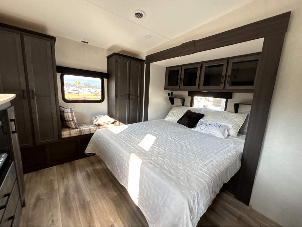 2026 VENTURE RV SPORTTREK 365VFL - Image 27