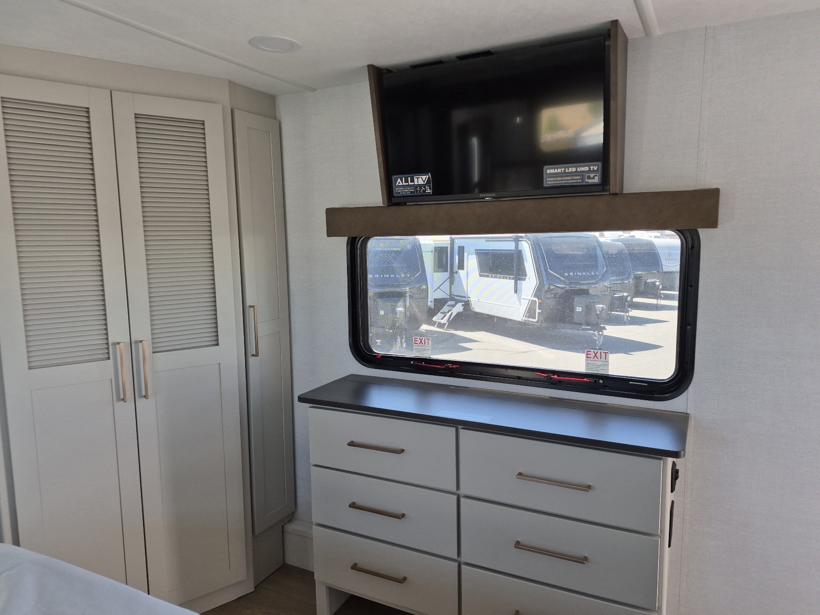 2027 Alliance RV Paradigm 310RL - Image 15