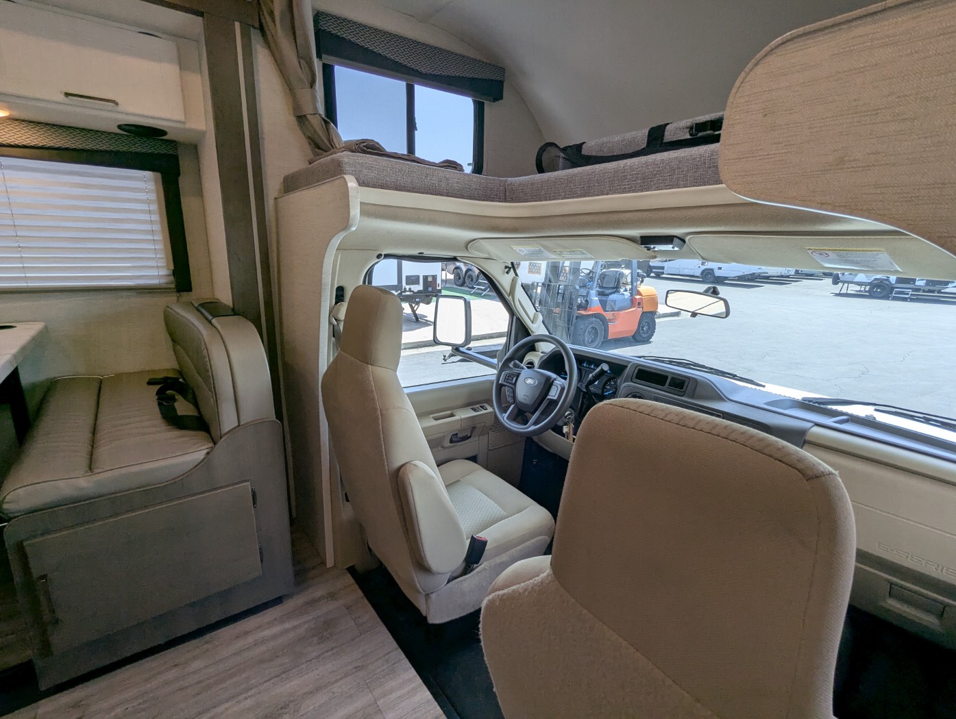 2025 Thor Motor Coach Four Winds 25V - Image 7
