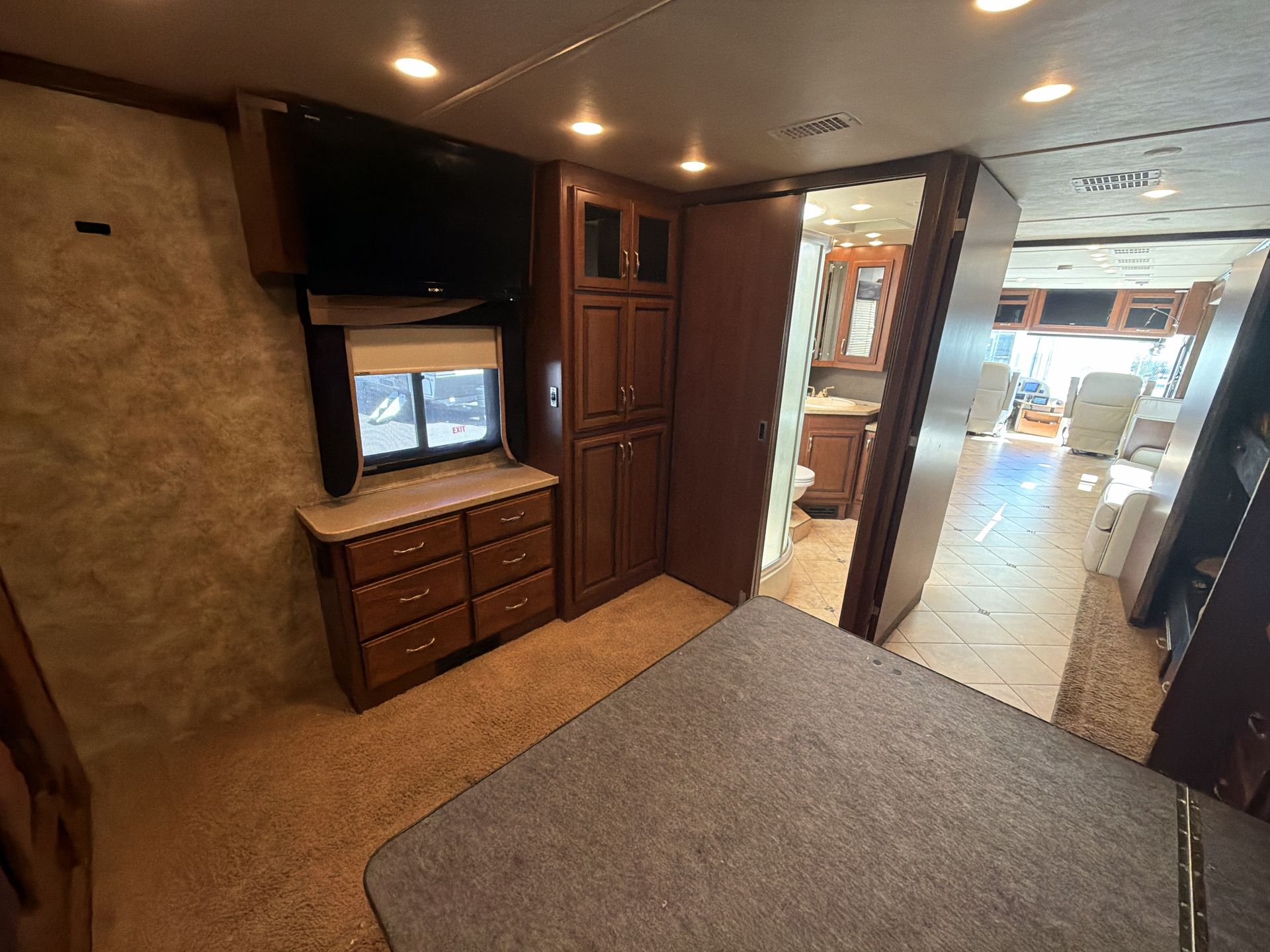 2013 Fleetwood Expedition 38B - Image 31