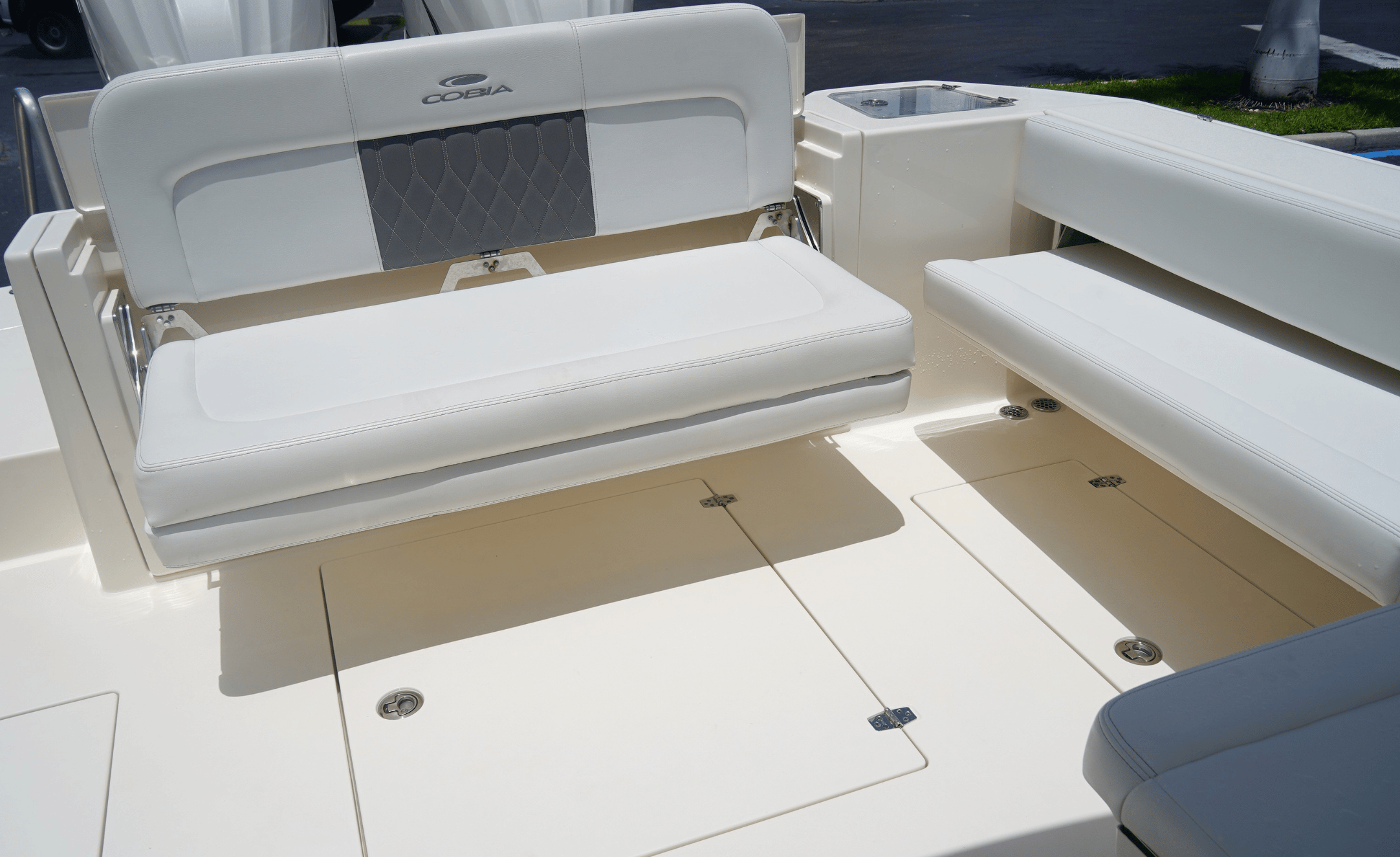 2021 COBIA 330DC - Image 15