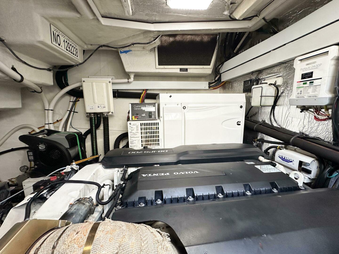 2019 Cruisers Yachts 50 Cantius - Image 27