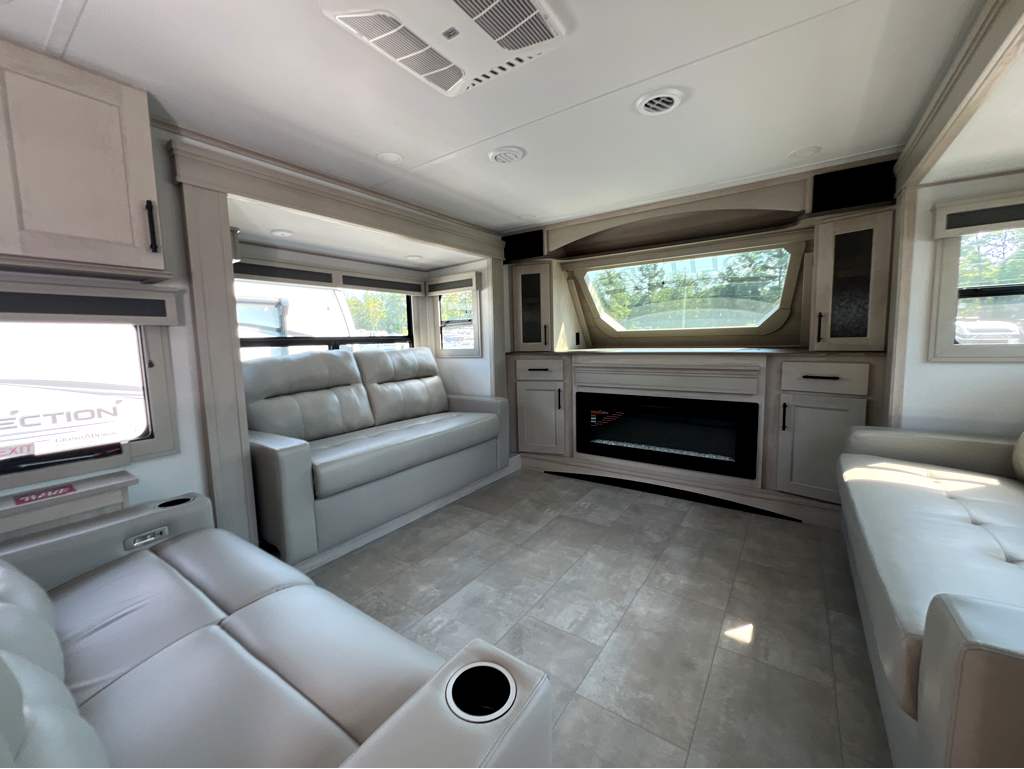 2025 GRAND DESIGN SOLITUDE 382WB - Image 14