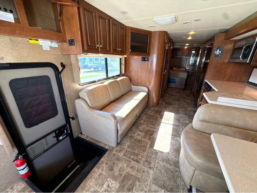 2014 THOR MOTOR COACH PALAZZO 33.2 - Image 10