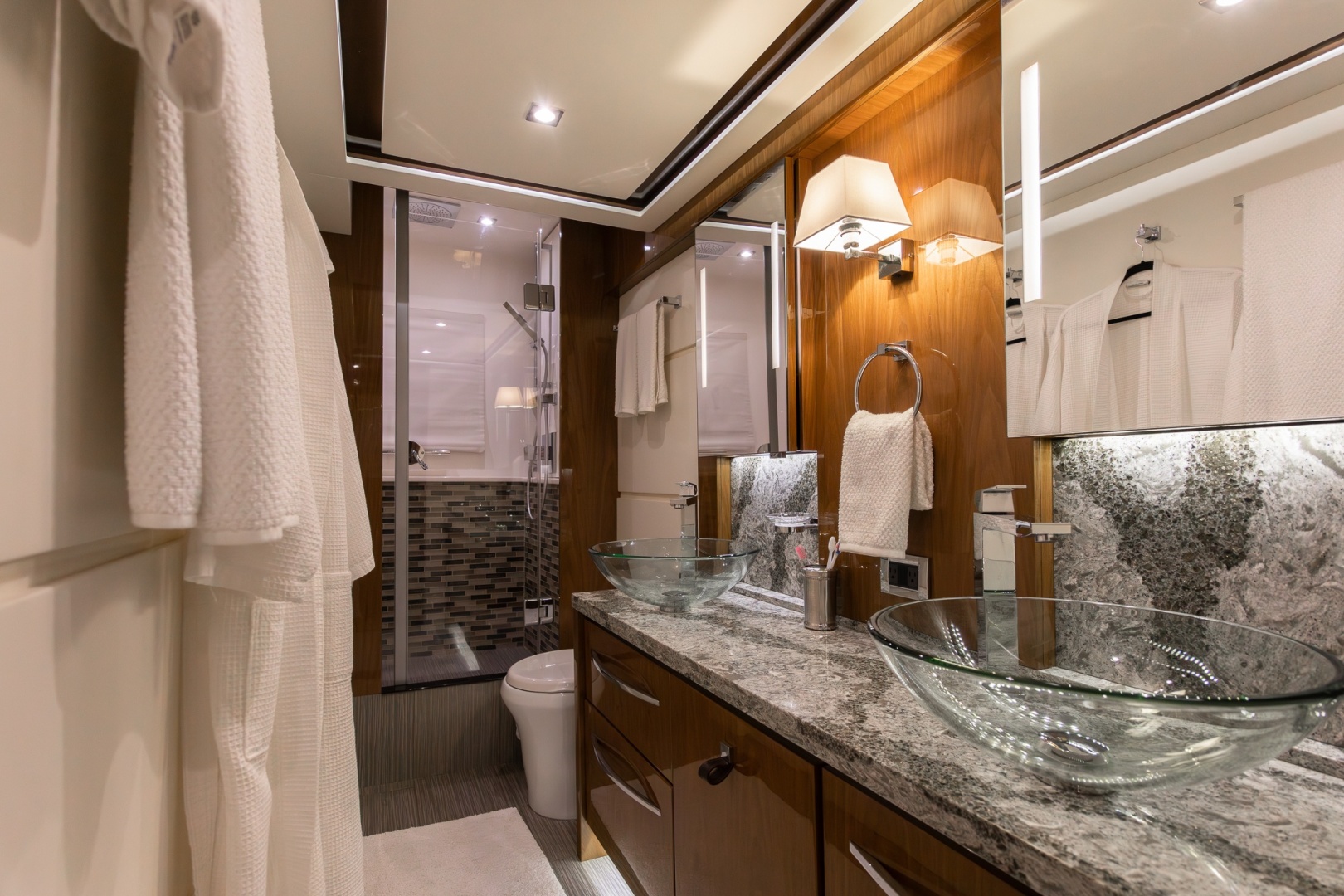 2018 Sea Ray L650 FLY - Image 57