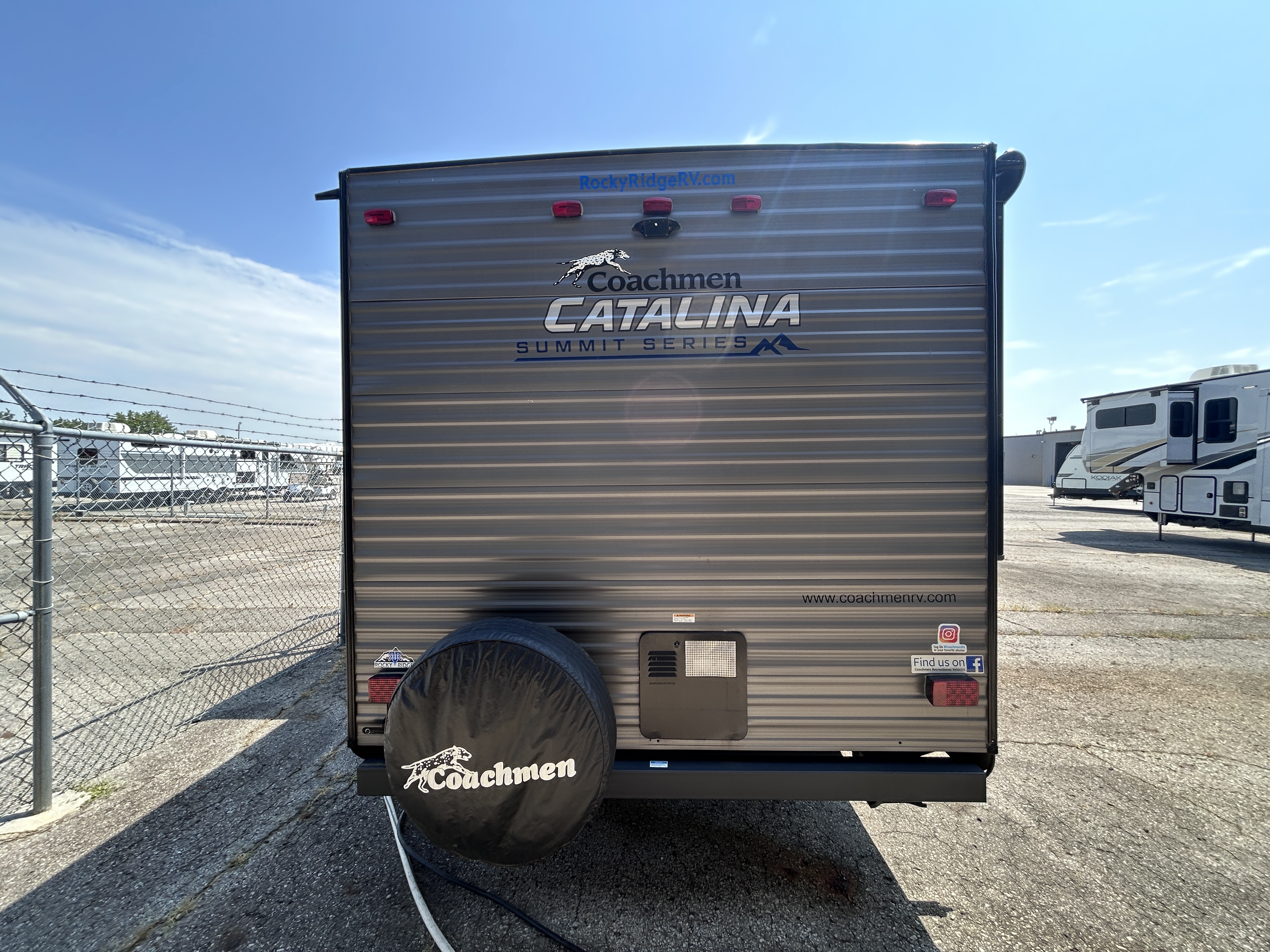 2022 Coachmen Catalina Summit 184BHS - Image 6