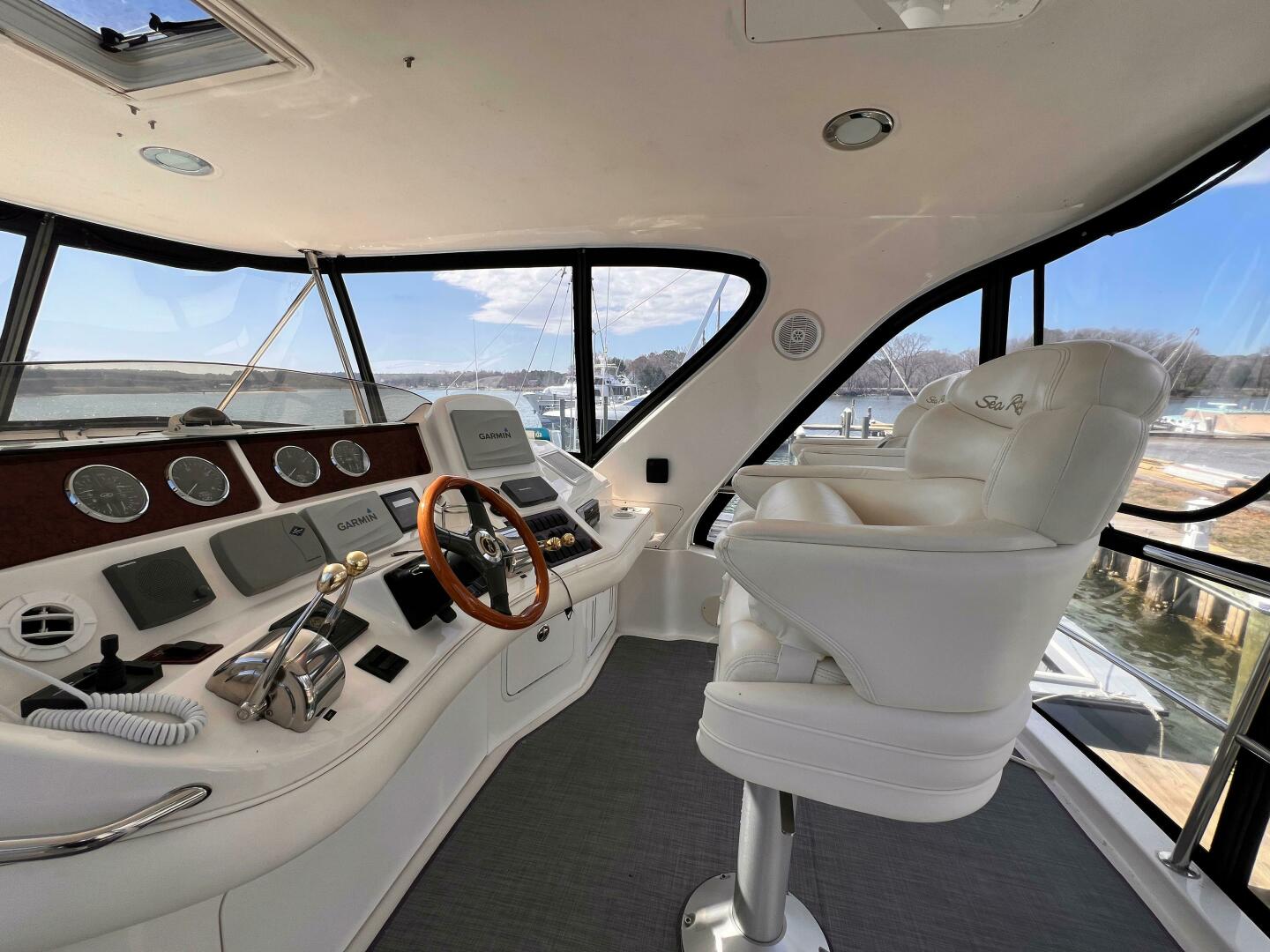 2004 Sea Ray 480 Sedan Bridge - Image 12