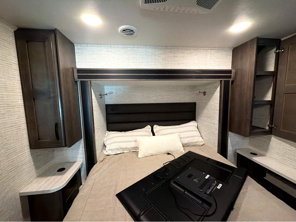 2025 ENTEGRA COACH ODYSSEY 30Z - Image 34
