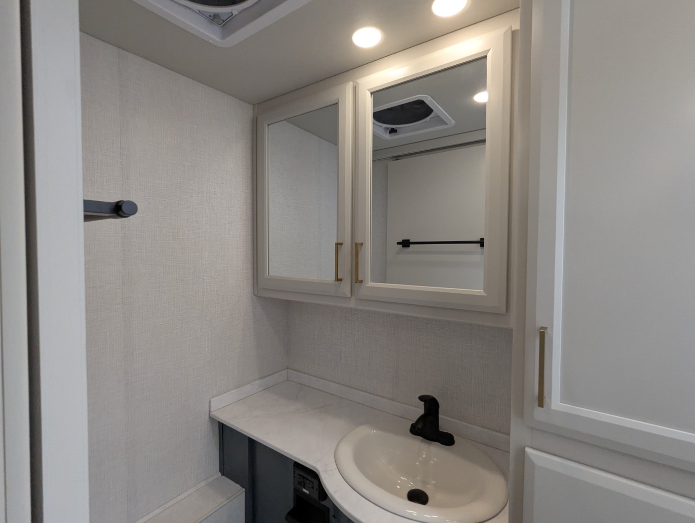 2026 Fleetwood Bounder 35K - Image 30