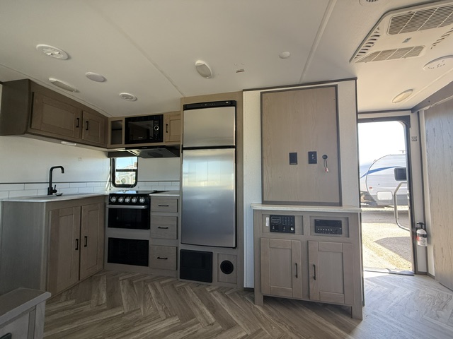 2021 Cruiser RV Shadow Cruiser Ultra-Lite SC327BHS - Image 10