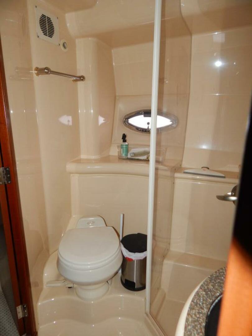 2005 Meridian 408 Motor Yacht - Image 6