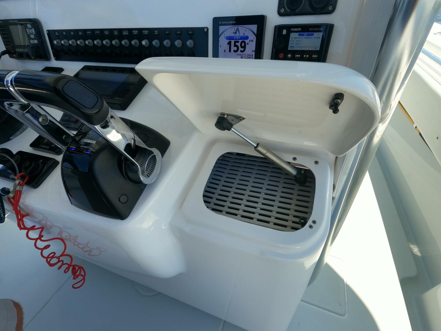 2018 Contender 32 ST - Image 17