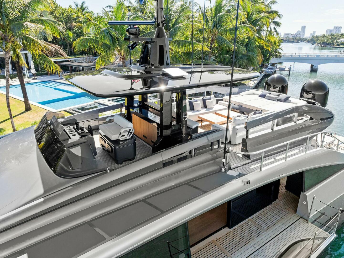 2023 Pershing GTX Motoryacht - Image 5