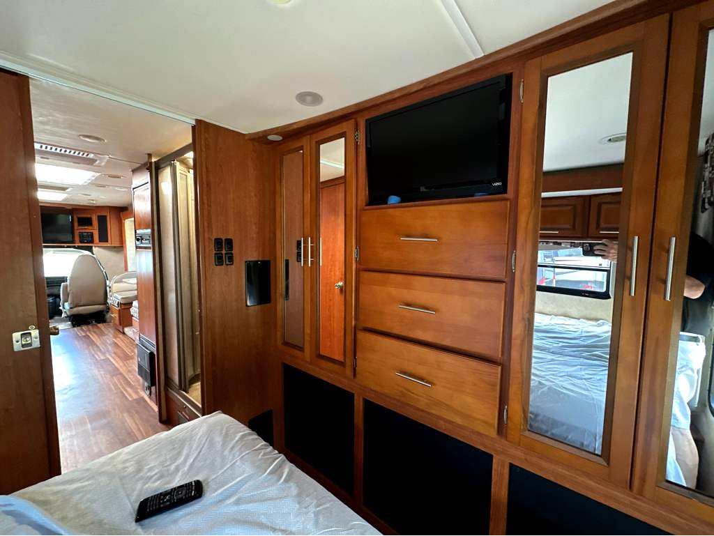 2013 COACHMEN CONCORD 300TS - Image 13