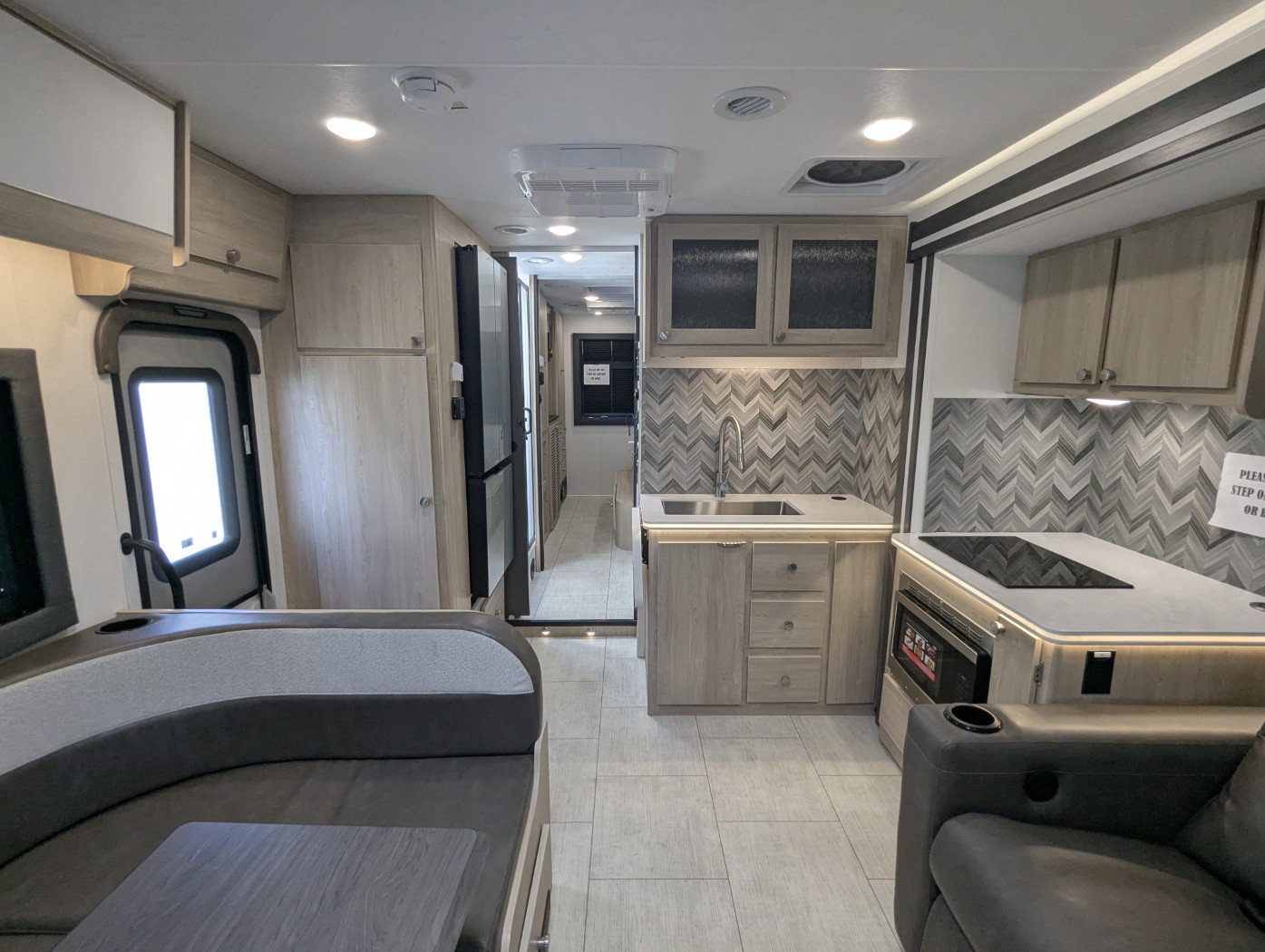 2027 Coachmen Entourage 330DS - Image 18