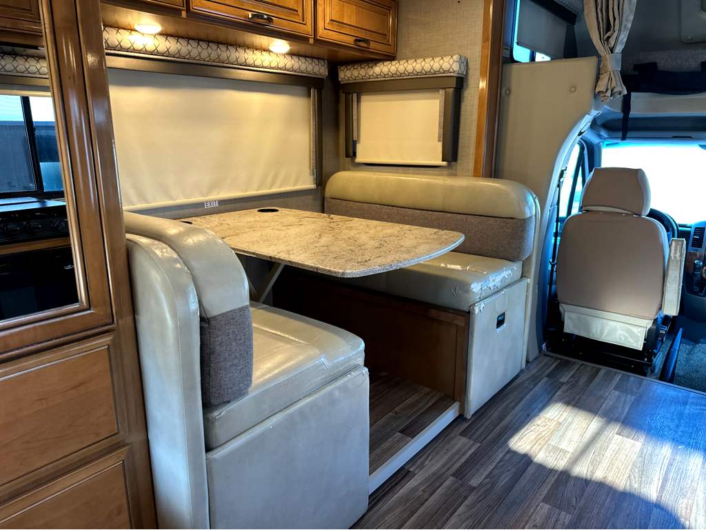 2018 THOR MOTOR COACH QUANTUM KM24 - Image 11