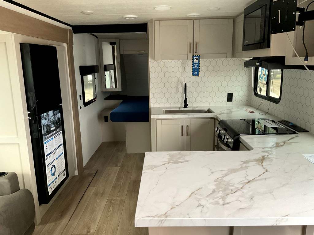 2027 JAYCO Jay Feather 25BH - Image 5