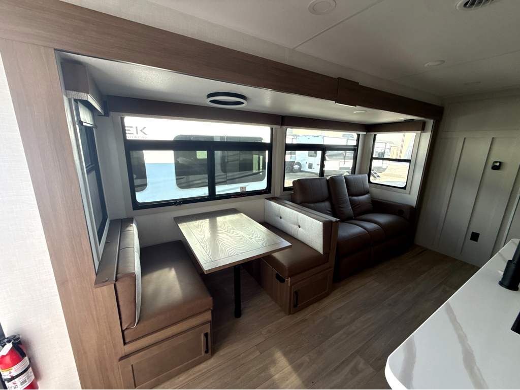 2027 VENTURE RV SPORTTREK 343VIB - Image 13