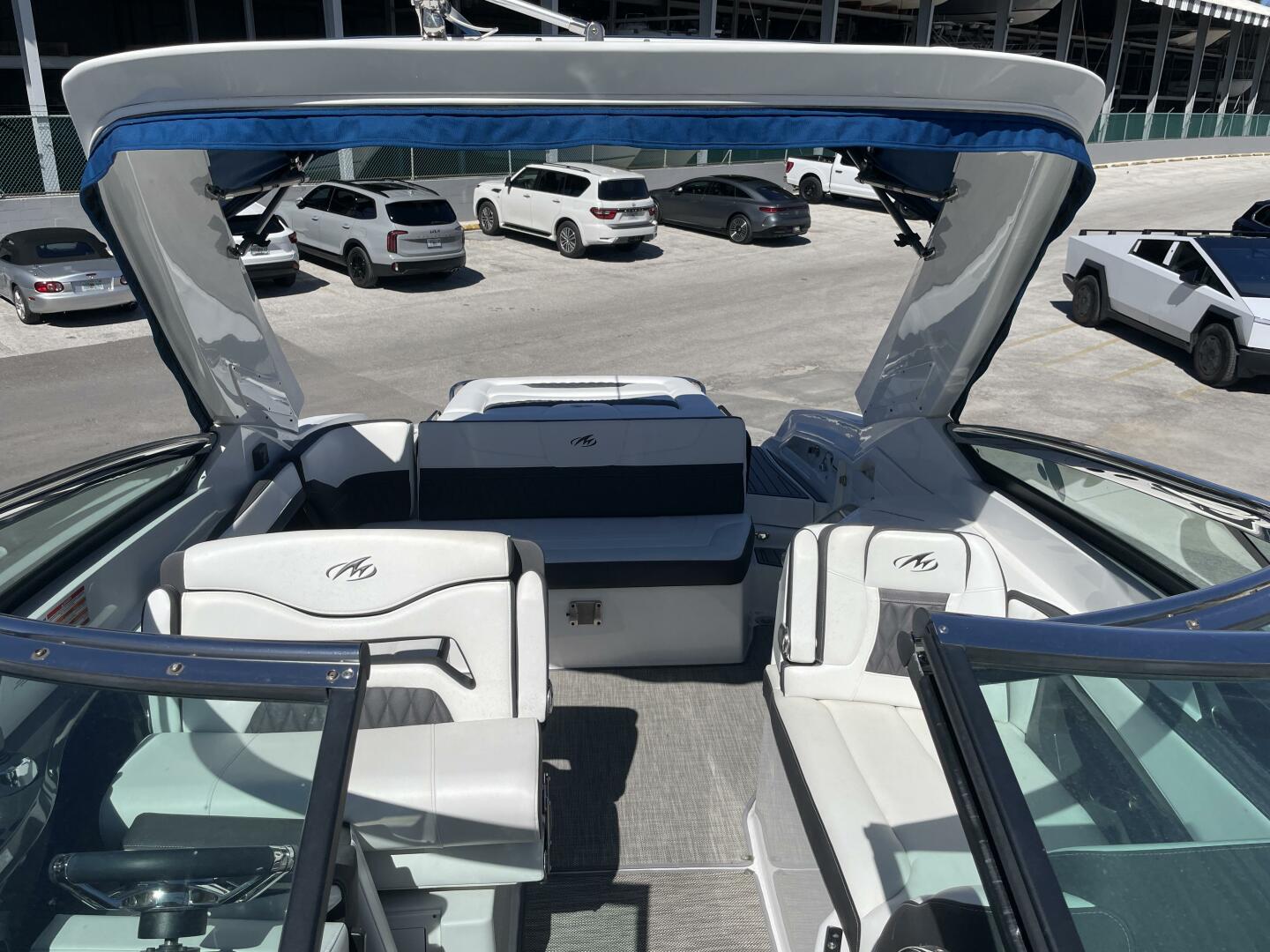 2019 Monterey 328SS - Image 24