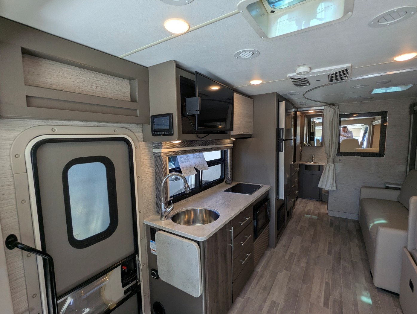 2023 Thor Motor Coach Axis 24.4 - Image 13