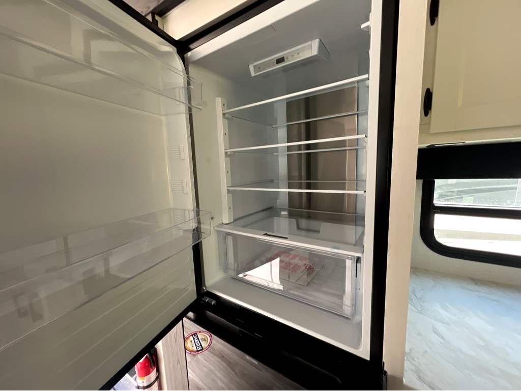 2026 VENTURE RV SPORTTREK 312VIK - Image 16