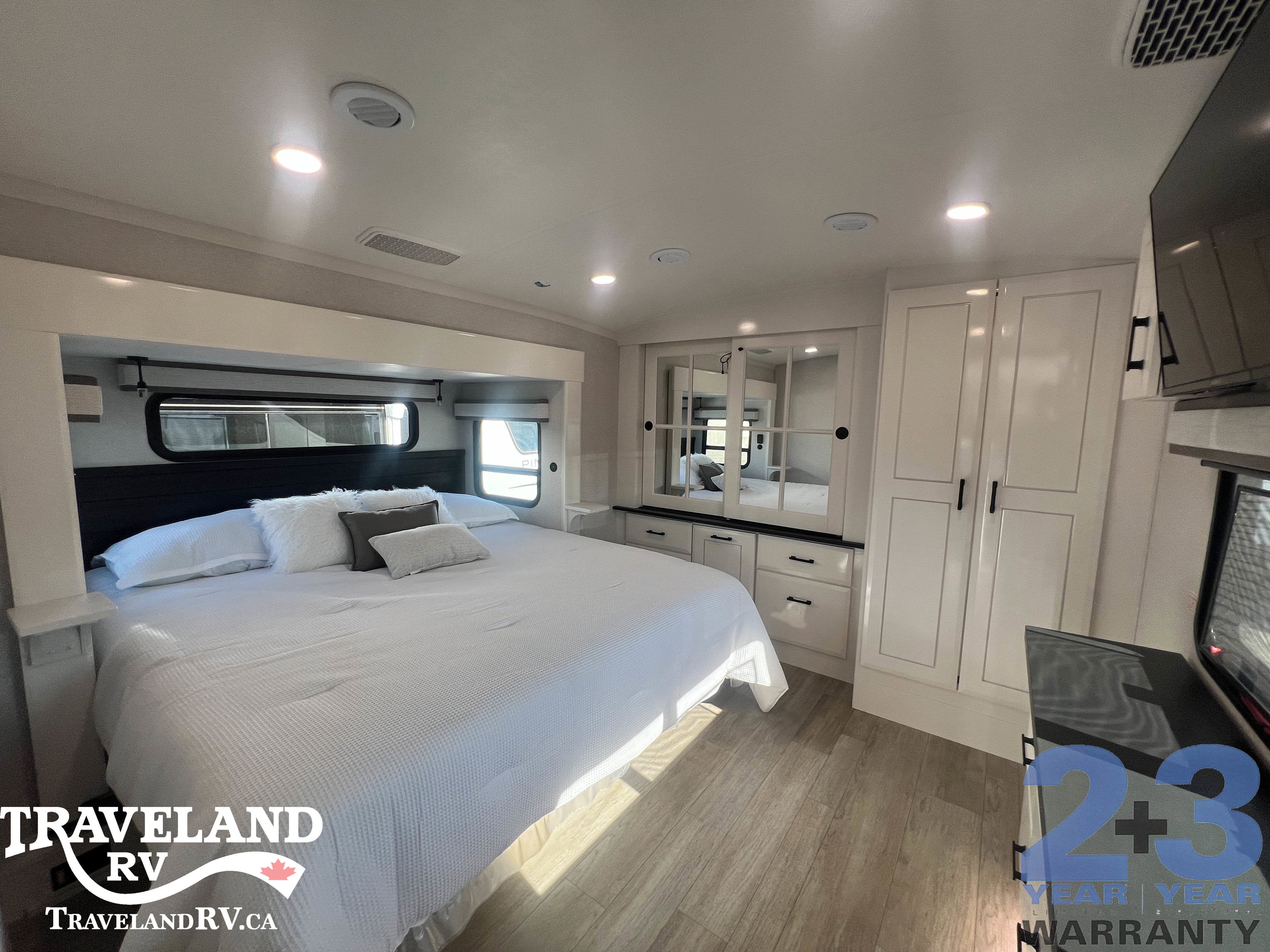 2026 Jayco Pinnacle 32RLTS - Image 28