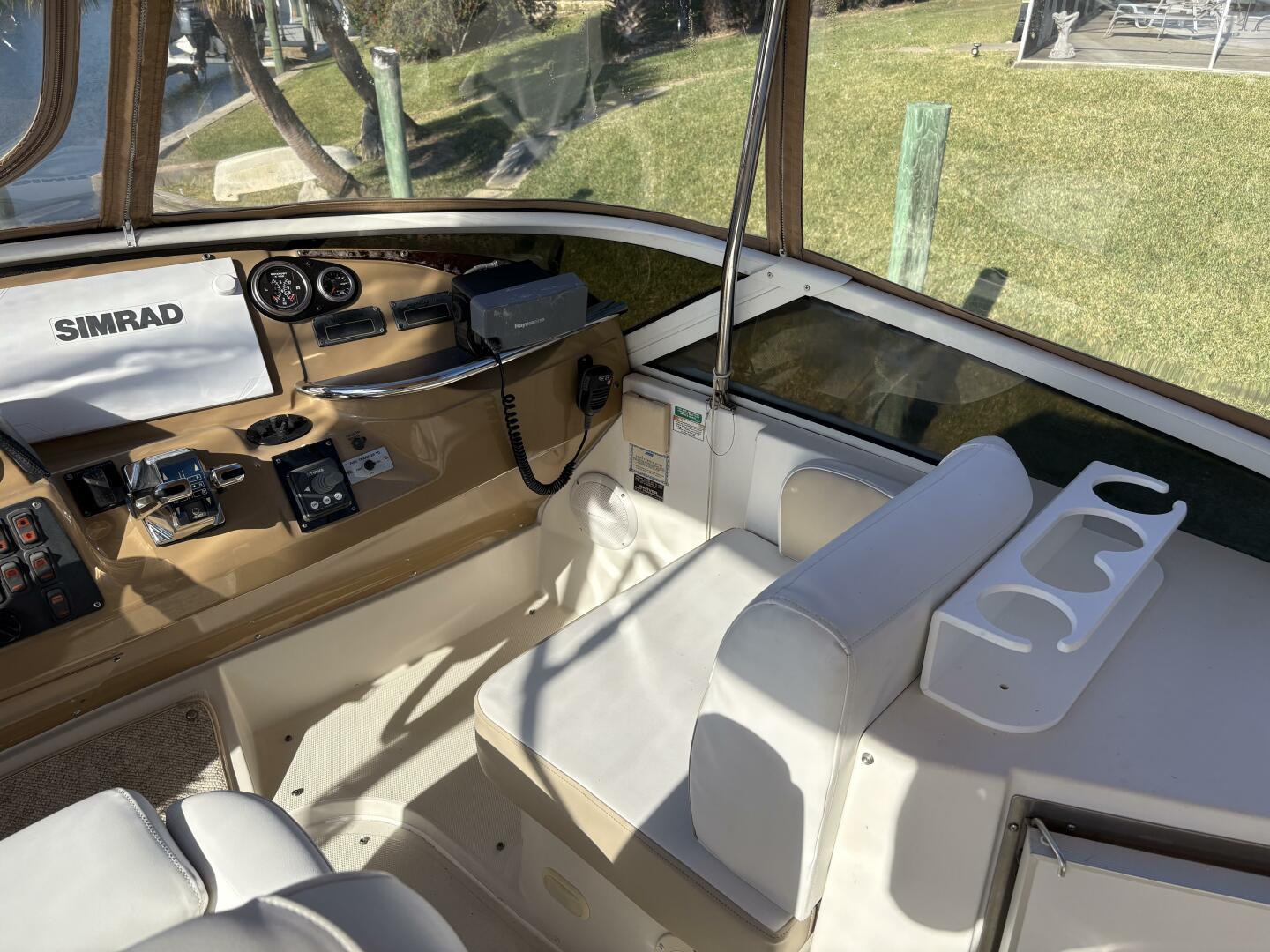 2005 Carver 396 - Image 11