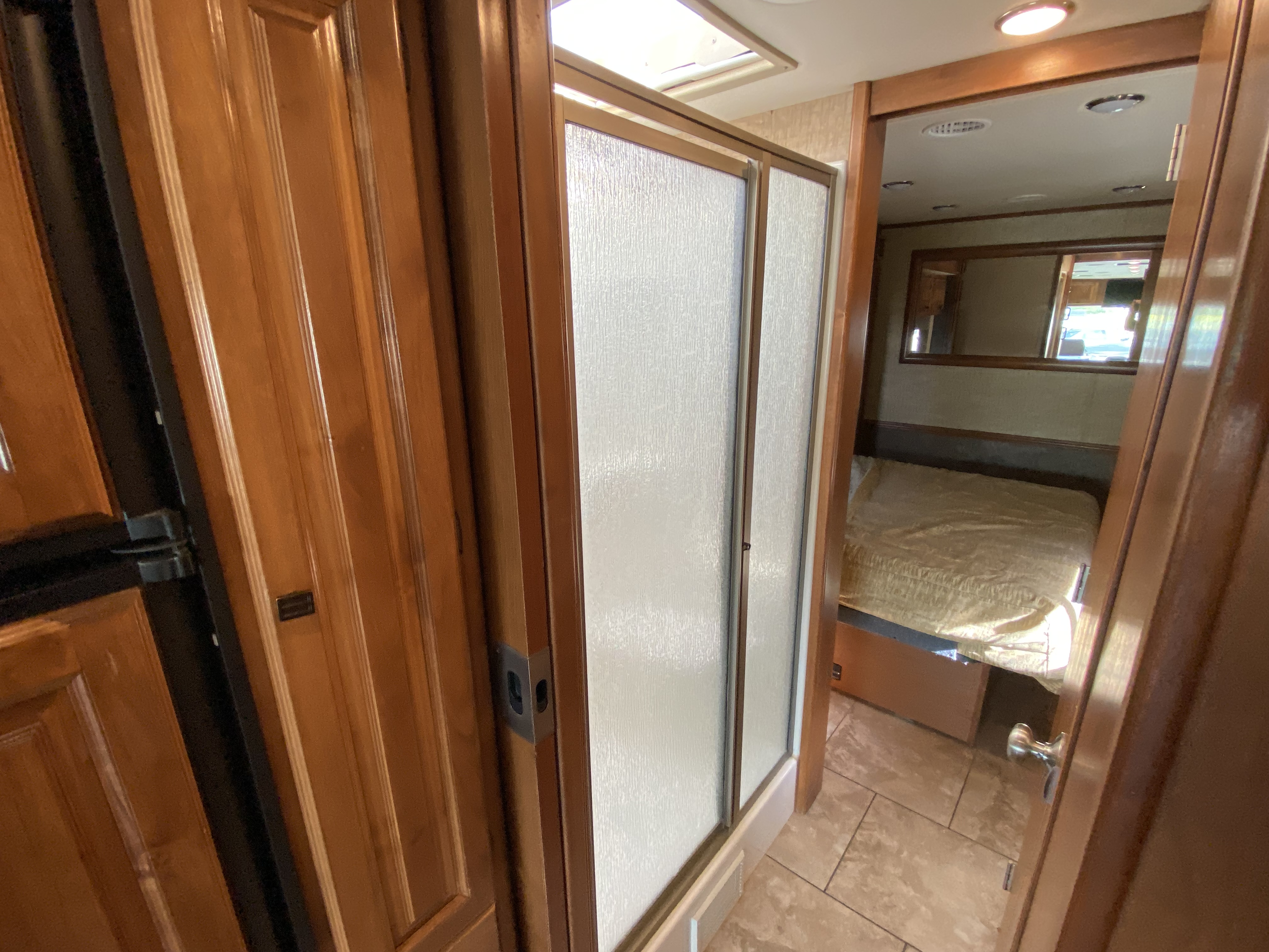 2014 Tiffin Allegro 32 CA - Image 21