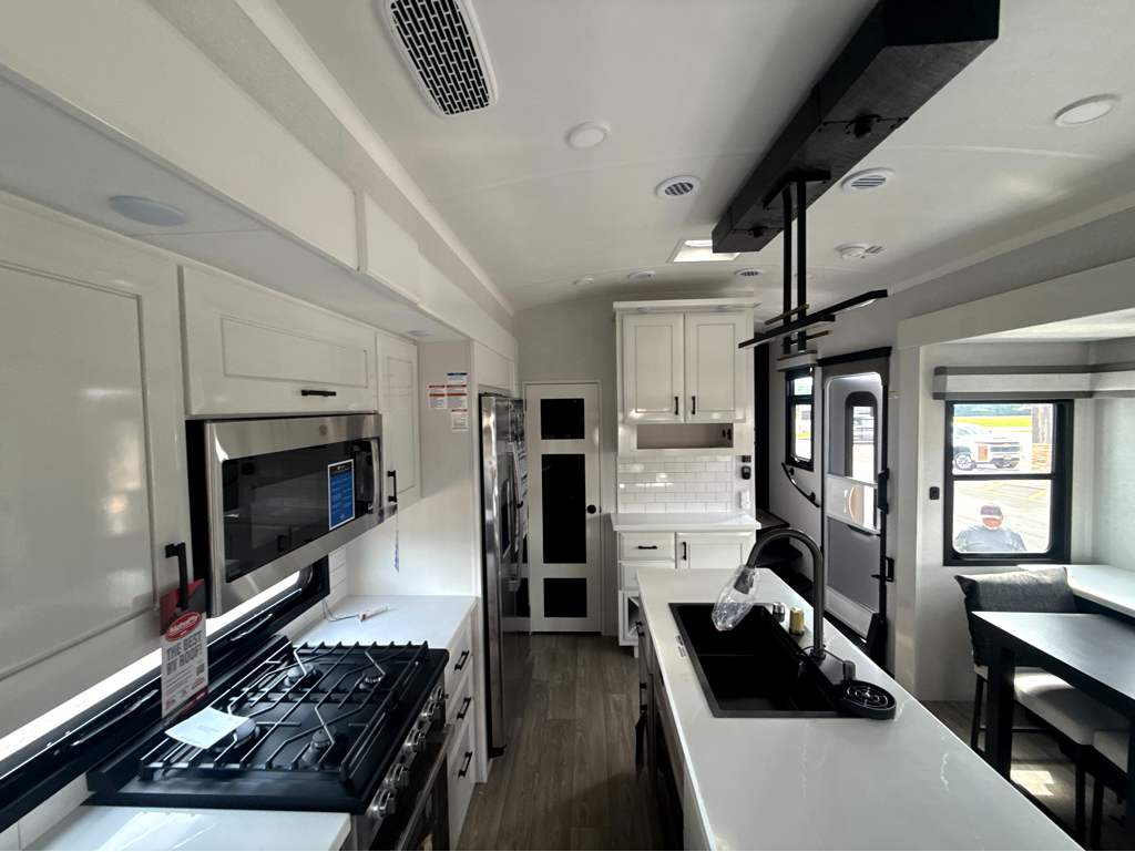 2027 JAYCO PINNACLE 32RLTS - Image 16